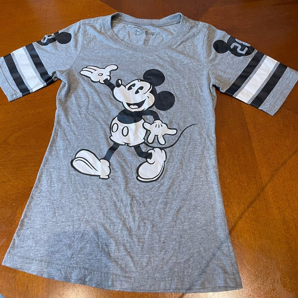 Disney Mickey Mouse girls juniors small T-shirt number 28 gray